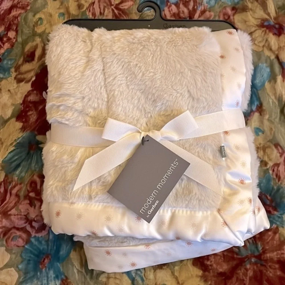 Brand New Modern Moments by Gerber Plush Baby Blanket w/ Satin Trim Neutral
